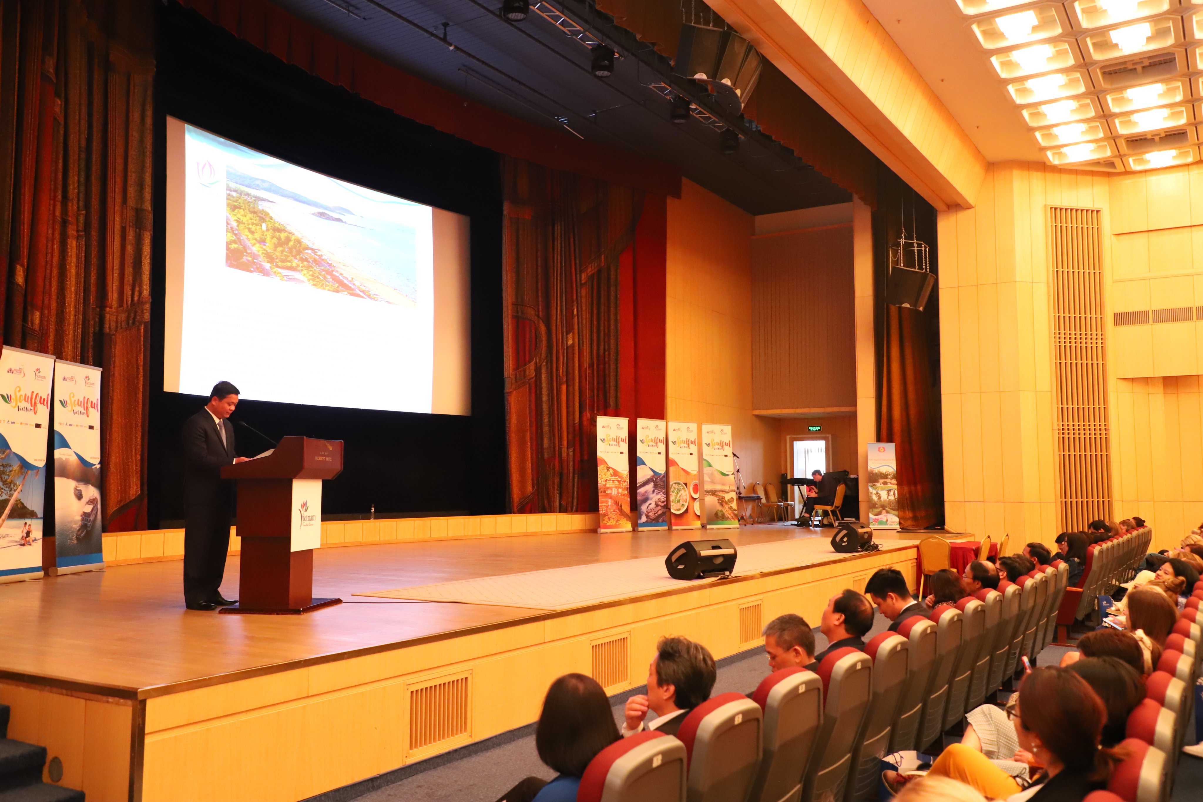 Chủ tịch UBND tỉnh Nghệ An Thái Thanh Quý phát biểu tại Chương trình giới thiệu Du lịch Nghệ An